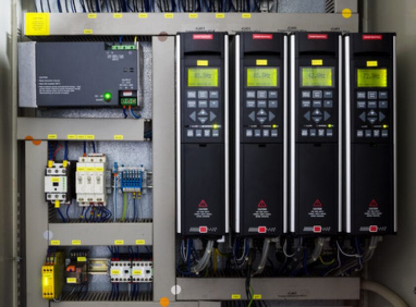 Variable speed drive inverter converter, unit for voltage stabilization